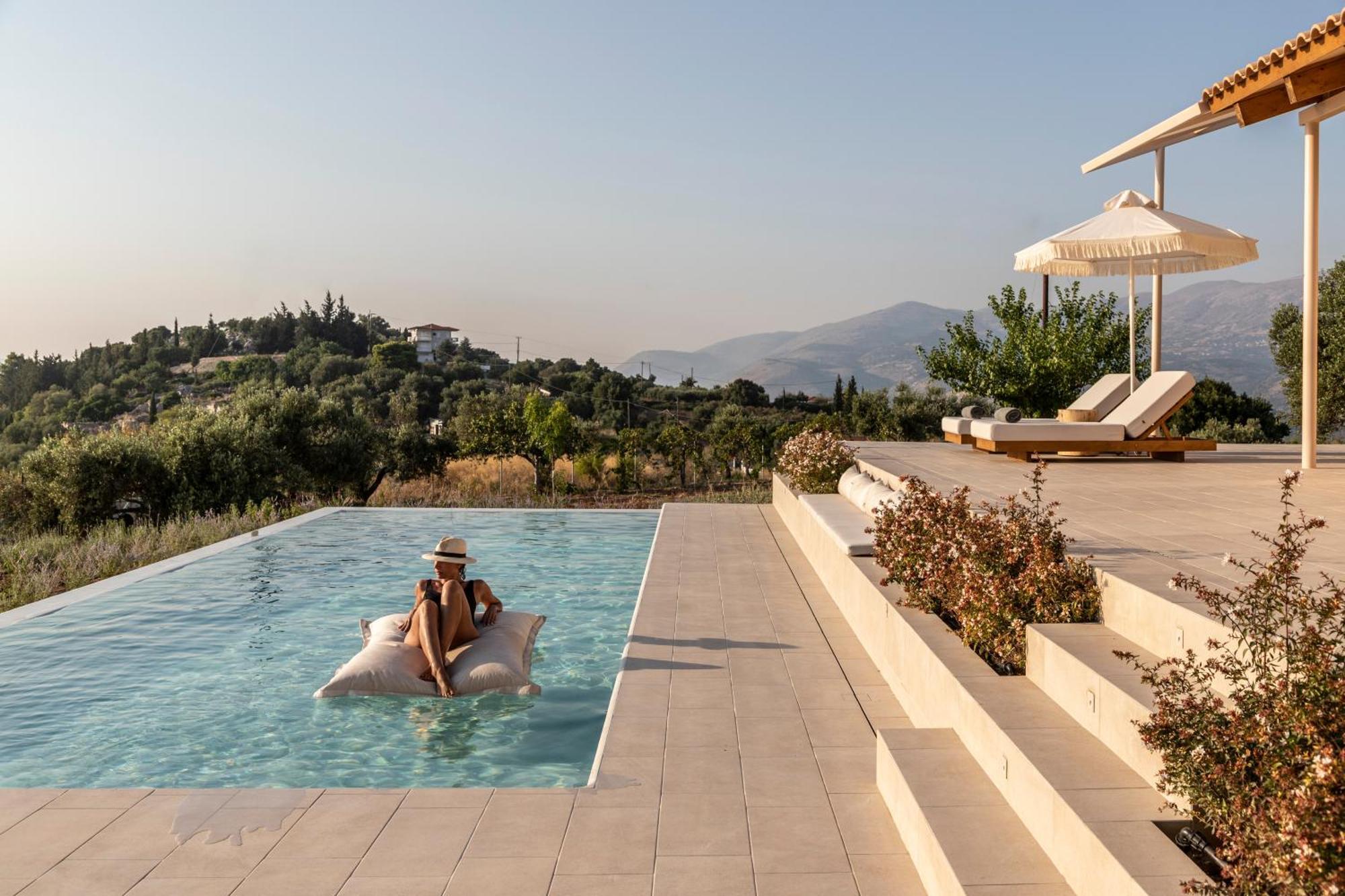 Avertosia Luxury Villas アルゴストリオン エクステリア 写真